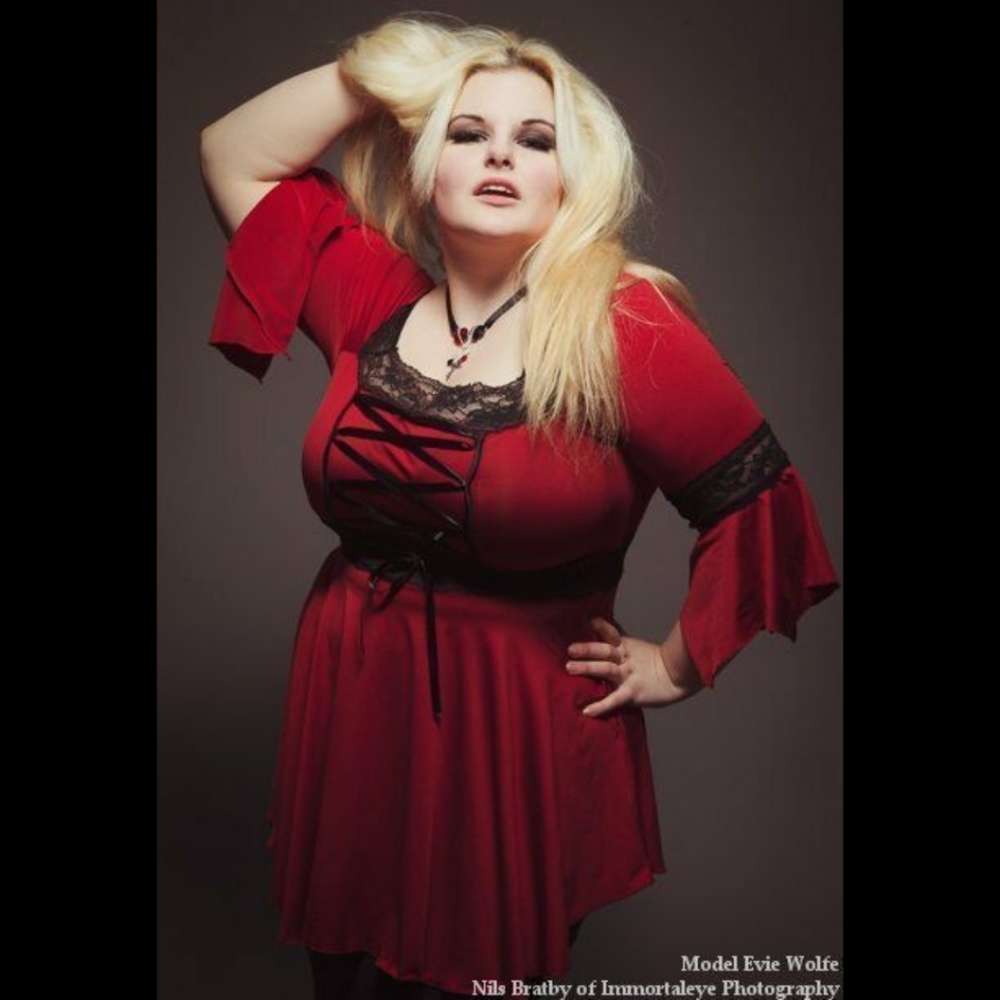 Red Renaissance Top with Black Lace Size 16 (Tag Size 44)